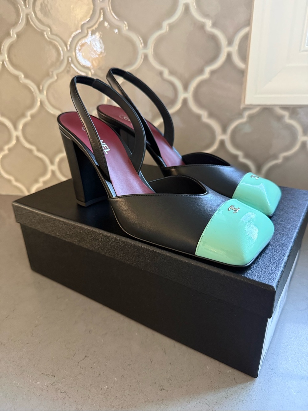 BNWT Chanel 26S Lambskin & Patent Calfskin Black/Green Slingback Shoes Size 39.5